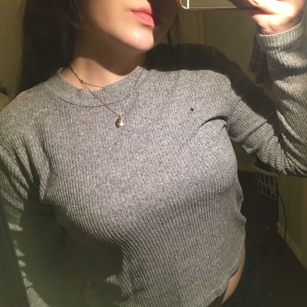 Gray ribbed long sleeve shirt